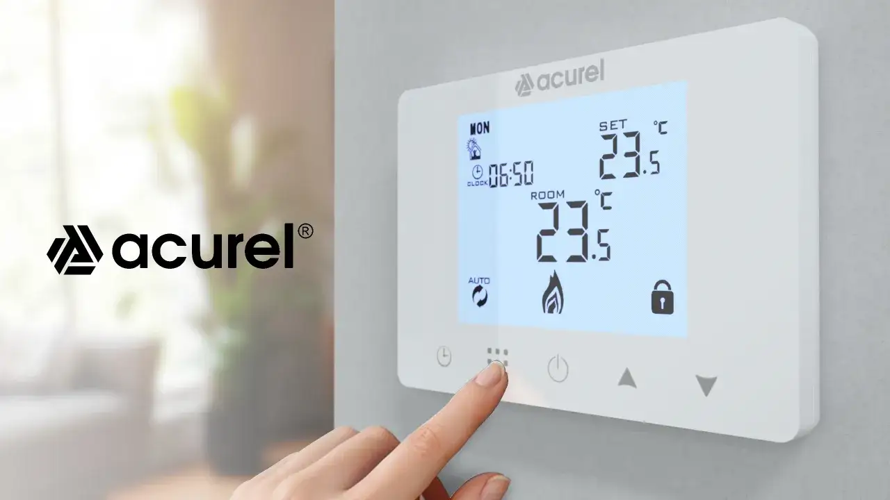 Termostat Acurel pokazuje 23.5°C. Dowiedz się, jak często powinien włączyć się piec gazowy, aby utrzymać komfortową temperaturę.